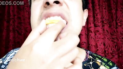 Satisfyingly crispy hot potatoes with a dash of garlic and herbs