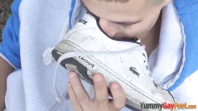 Foot fetish: Licking and sucking teenage toes