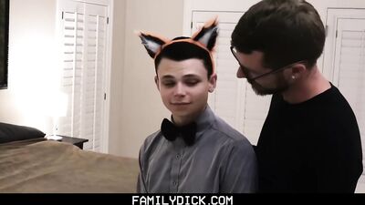 FamilyDick-Young Trick or Treater Gets Fucked by Daddy and His Buddy