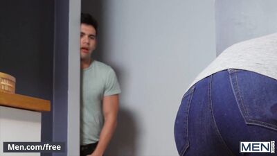 Men - Ty Mitchell Walks In The Hallway When He Sees Colby Jansen & Starts Humping His Leg