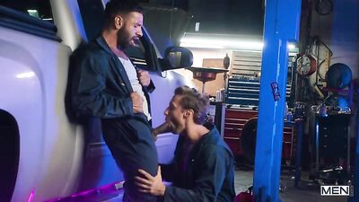 - In English: "Motorboat Masters - Mateo Zagal and Dom King