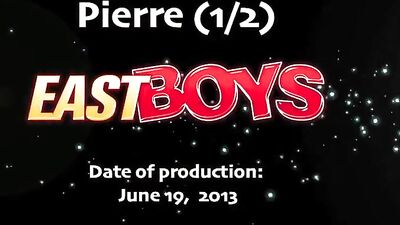 Un GPS exhibe de montrer ses grosses muscles.