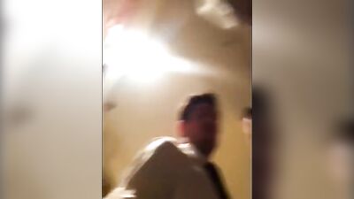 Un hidd*en camera captura a una estudiantina hermosa en el almacén de reservas