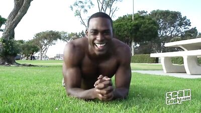 An extremely muscular and ripped Black athlete offers us a hell of a fuck
