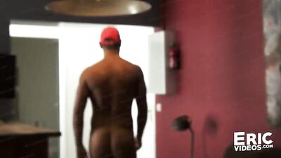 Two seamen lick each other's sweat in their Parisian apartment.