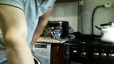 Straight guy sucks his own cum on Chaturbate".