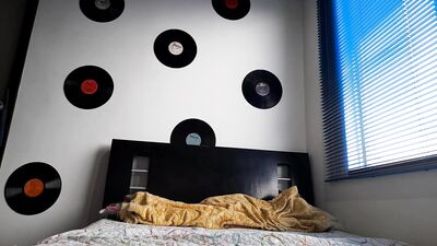 24 CM VERGON BOY MASTURBATES AND PUTS HIS FINGERS IN ASS