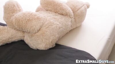 Fun sized twink hooks up with tall stud for bareback fun