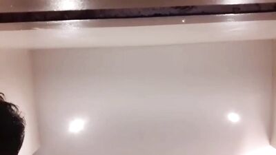 Nagkantutan ang magtropa sa hotel