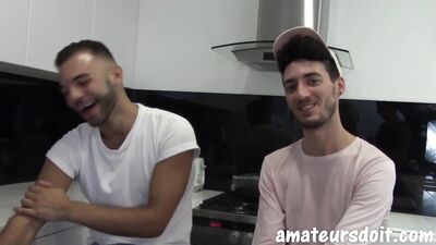 10 Inches Uncut Australian Dude Gets Inserted into Horny & Hairy British Bottom In The Kitchen