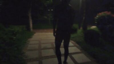 I asked passersby to help shoot, and finally thanked him for his help with my body