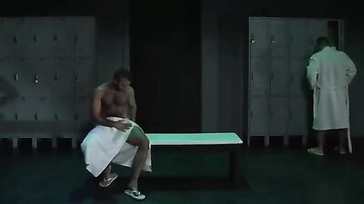 Hard gay dans les vestiaires : Fernando Del Rio, Arad Winwin, Kurtis Wolfe