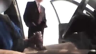 One-Handed Handjob Surprise: Amateur Driver Gets More Than He Bargained For!