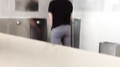 Jetsetting Jakes: Airport Loo Licks