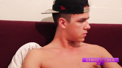 Chris Bieber baise une vaginette sur la photo de Justin Bieber nu