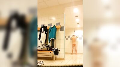 Caméra cachée dans les vestiaires mecs