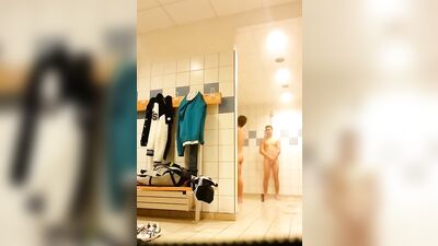 Caméra cachée dans les vestiaires mecs